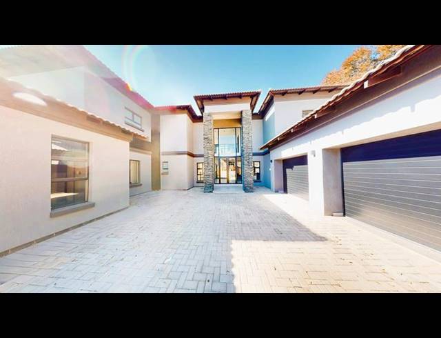 4 BEDROOM HOUSE FOR SALE IN SUNWARD PARK